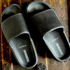 BRAND NEW Cushionaire Slides